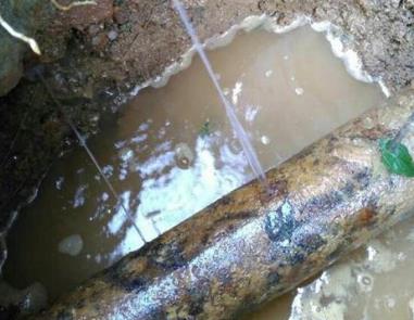 彰武楼顶渗水维修公司分享下地暖漏水的原因及检测方法。